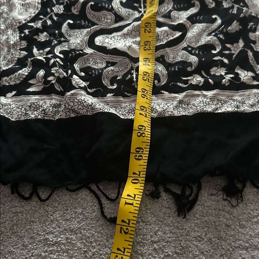 Festive and Patterned Scarves Collection (3) - Picture 7 of 7